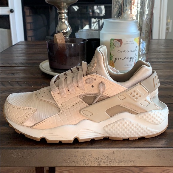 Nike Shoes - NIKE AIR HUARACHE ❤️